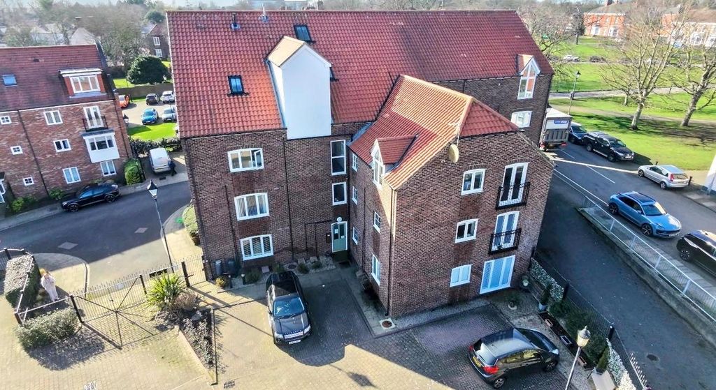 Property photo 3 of 27