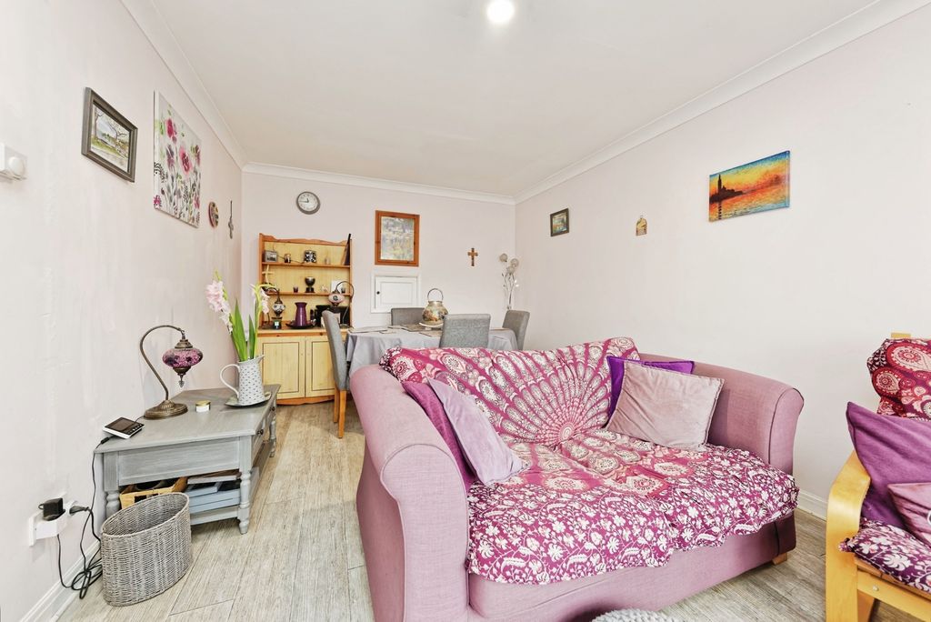 Property photo 3 of 17 Photo