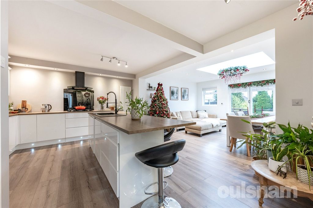 Property photo 2 of 33 Picture No. 05