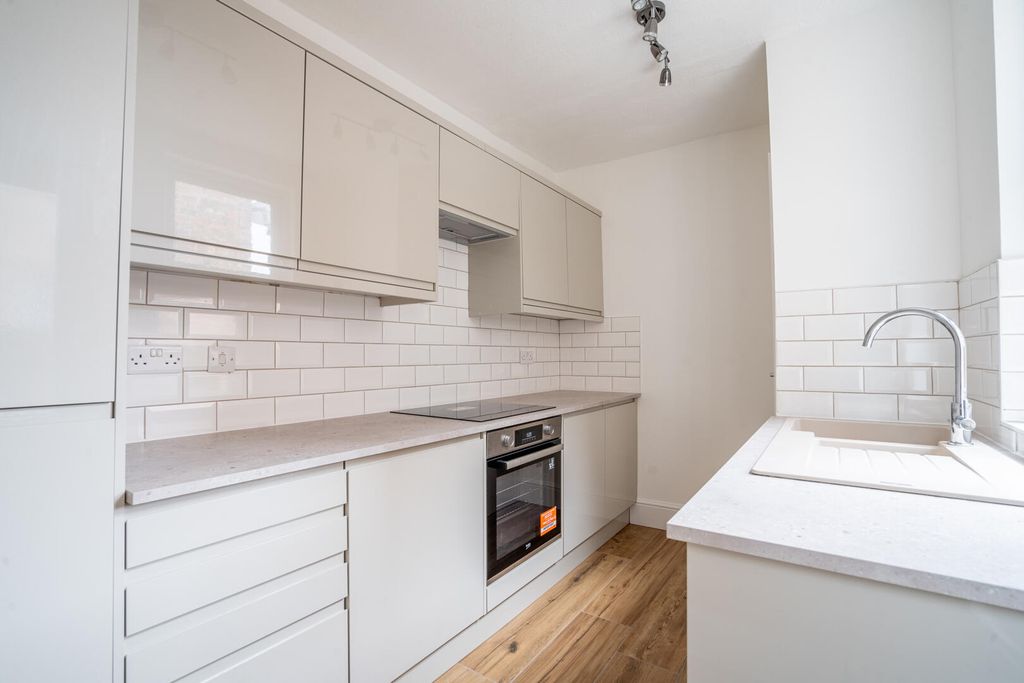 Property photo 3 of 14 Kitchen