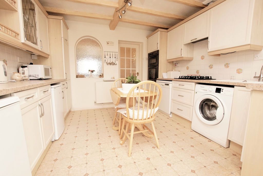 Property photo 3 of 15 Kitchen/Breakfast Room