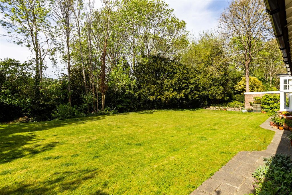Property photo 3 of 34