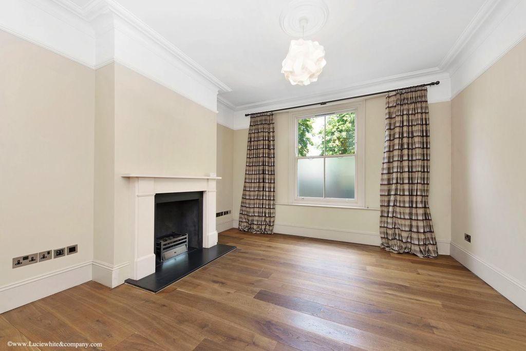 Property photo 3 of 13