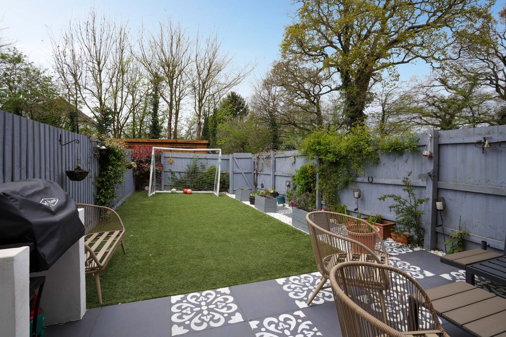 Property photo 2 of 20 Garden v3