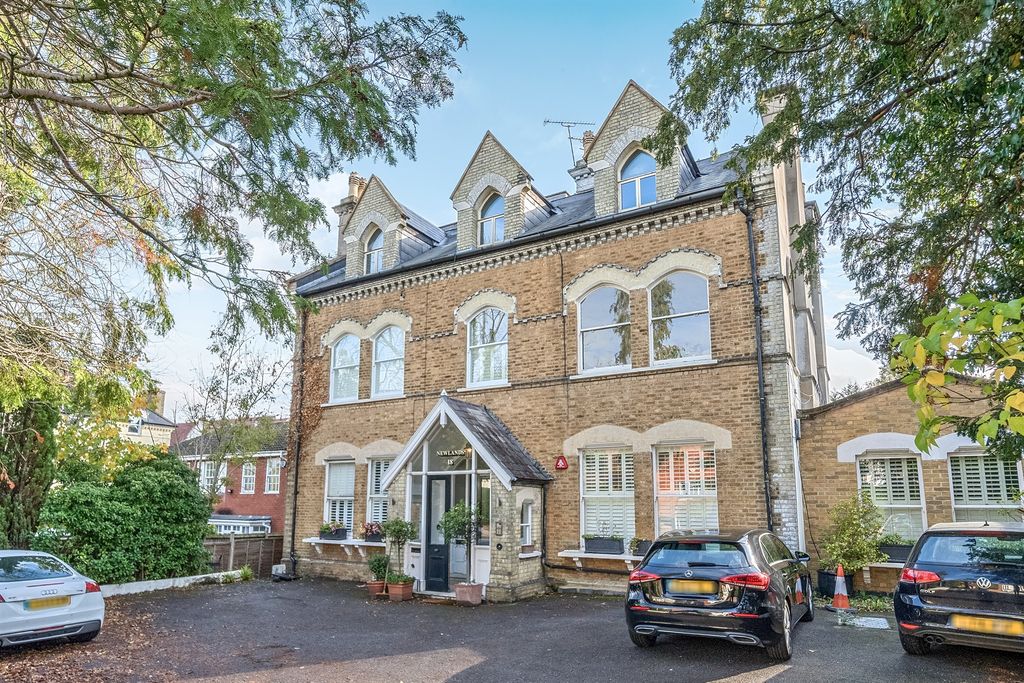 Property photo 1 of 12