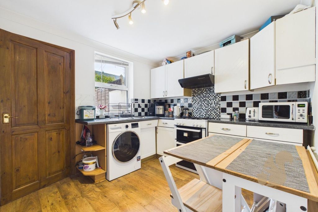 Property photo 3 of 17 Cam01659G0-Pr0925-Still004.Jpg