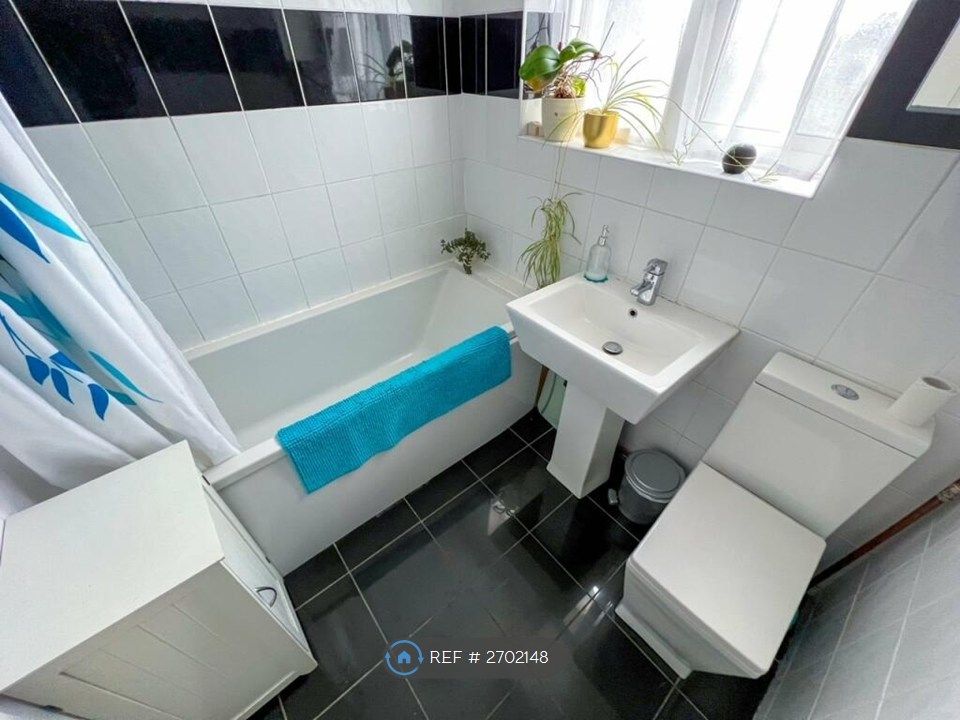 Property photo 2 of 12 1st Floor Bathroom