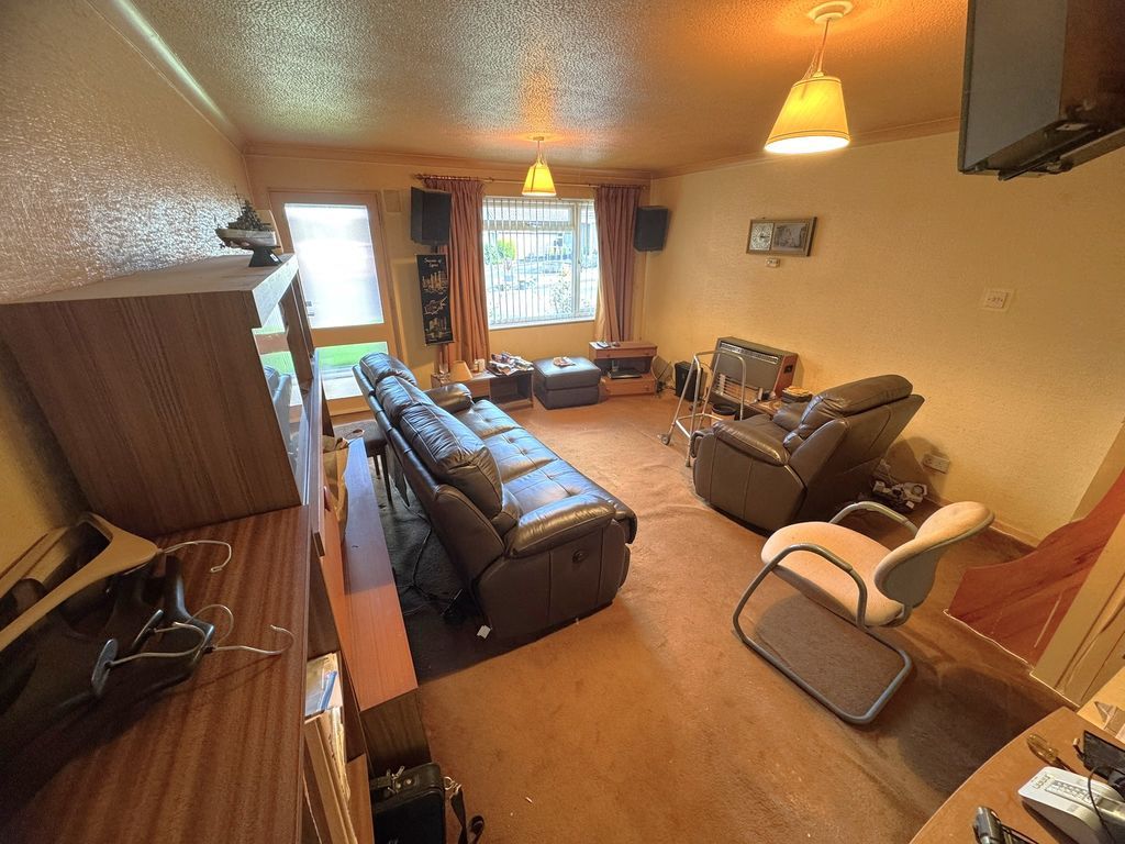 Property photo 3 of 13 Photo 4