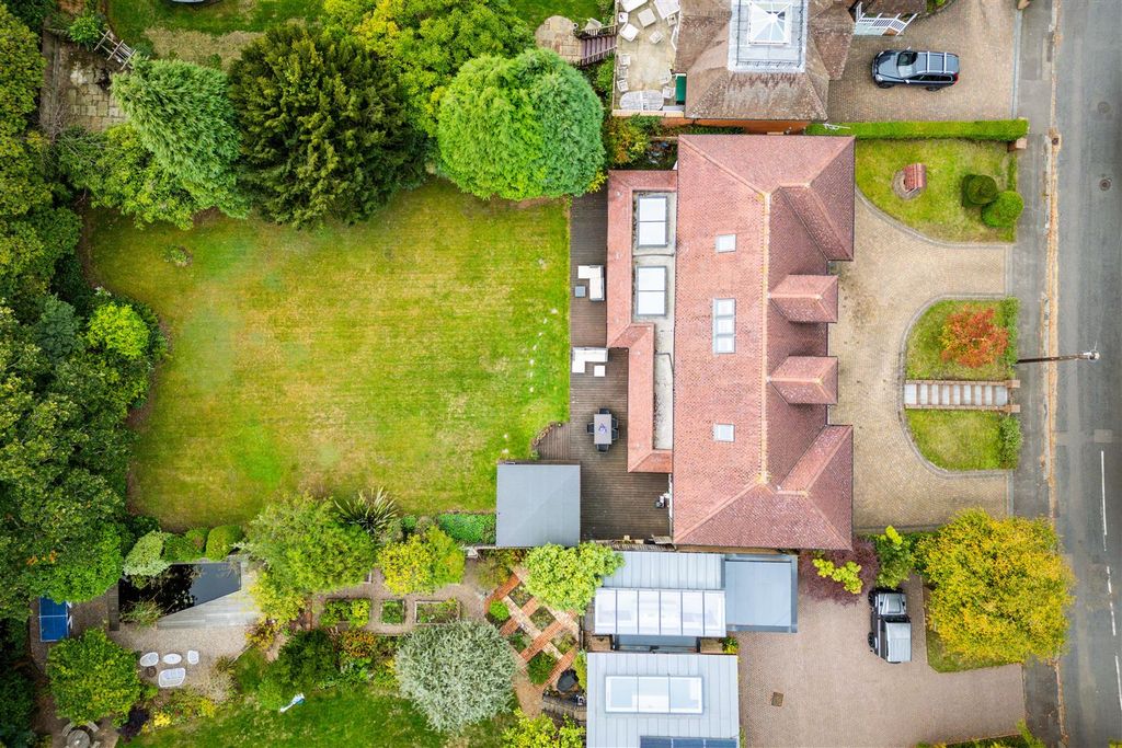 Property photo 2 of 25