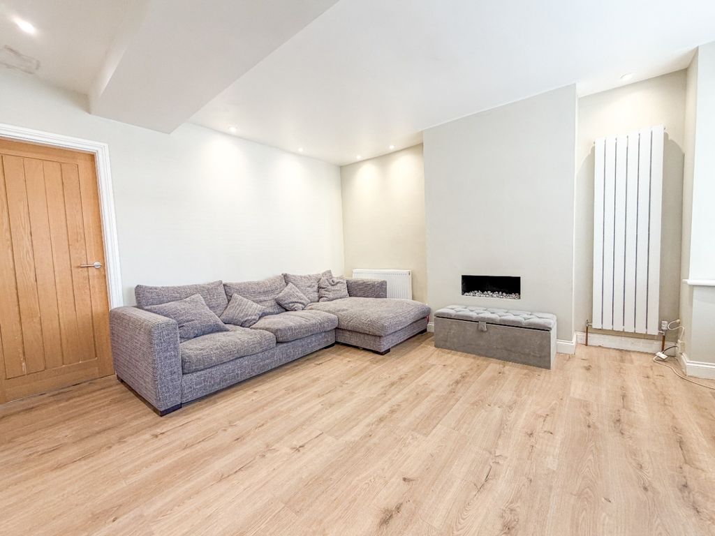 Property photo 2 of 15 4884743