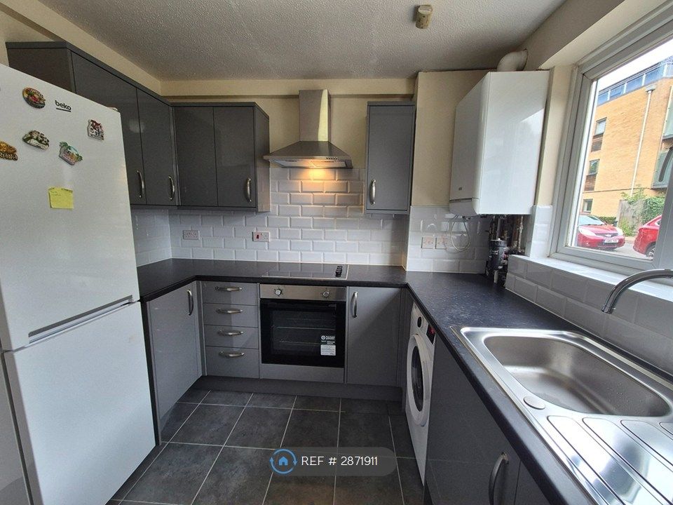 Property photo 1 of 9 Kitchen