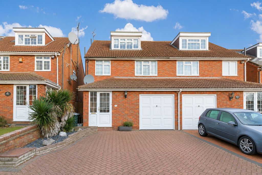 5 bed semi-detached house for saleWadham Road, Abbots Langley WD5