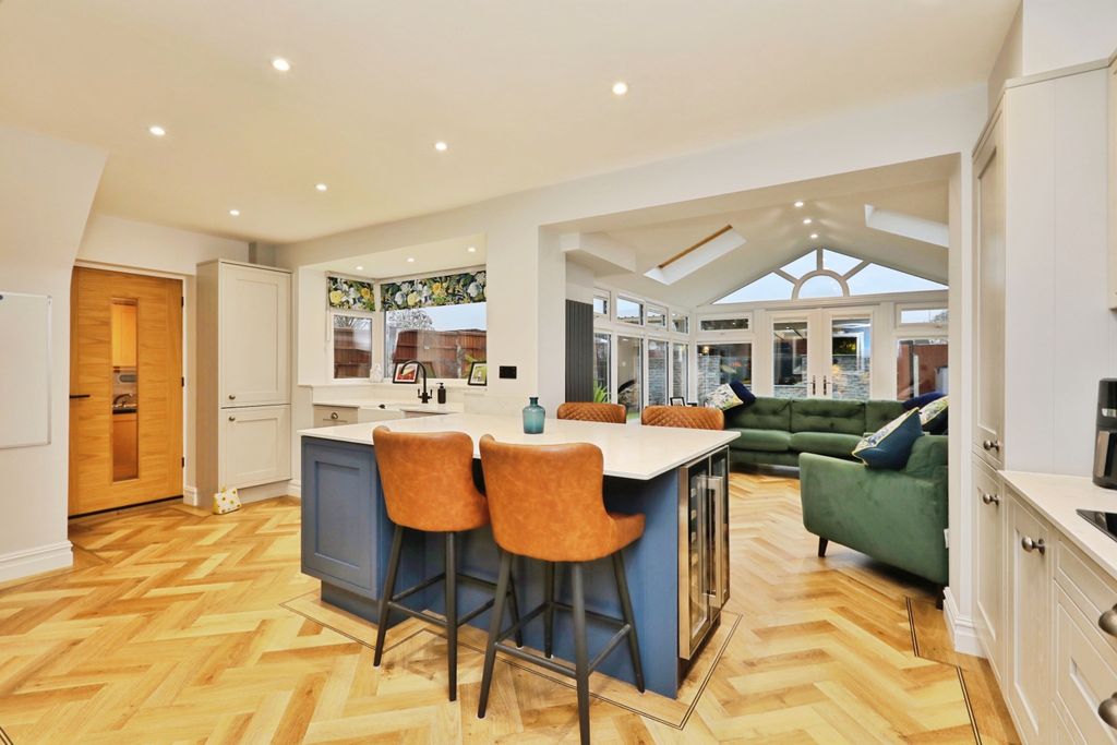 Property photo 3 of 20 Dining Area