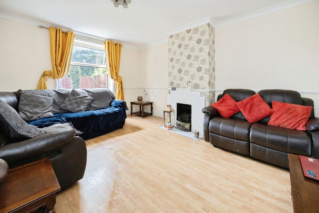 Property photo 2 of 17