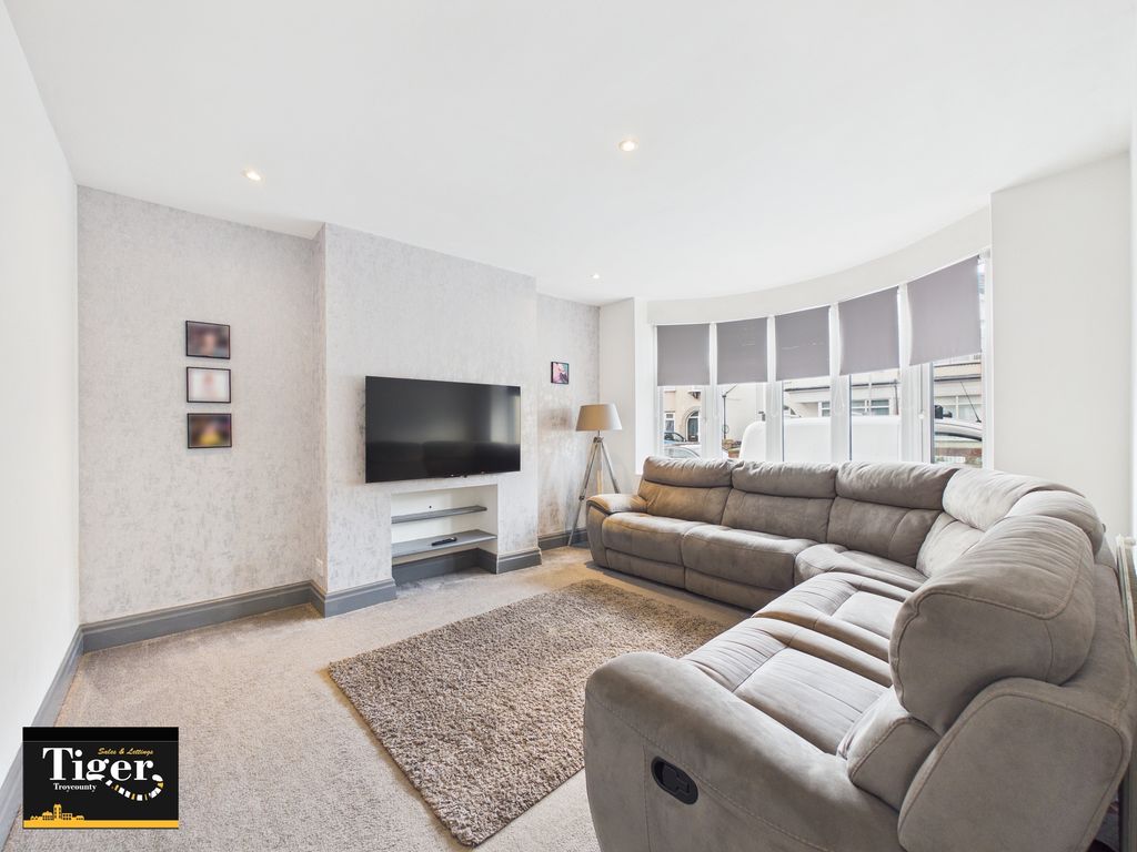 Property photo 3 of 25 Cam03440G0-Pr0527-Still005