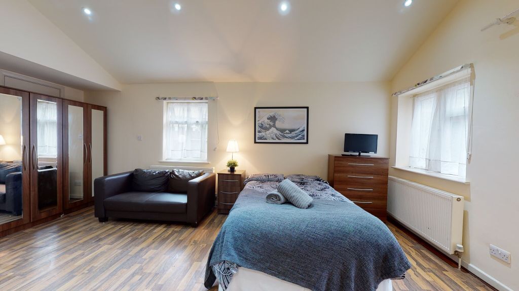 Property photo 3 of 12 Bedroom