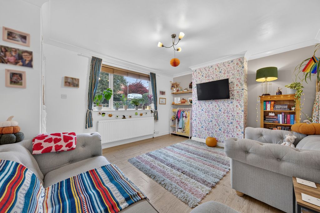 Property photo 2 of 35