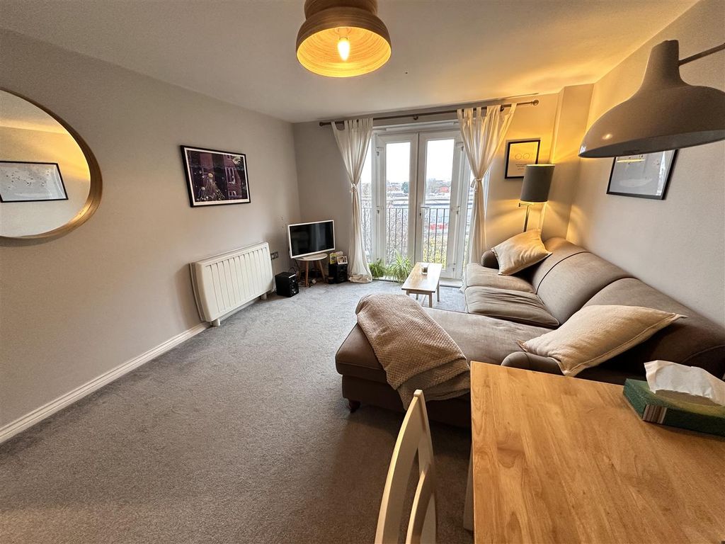 Property photo 3 of 11