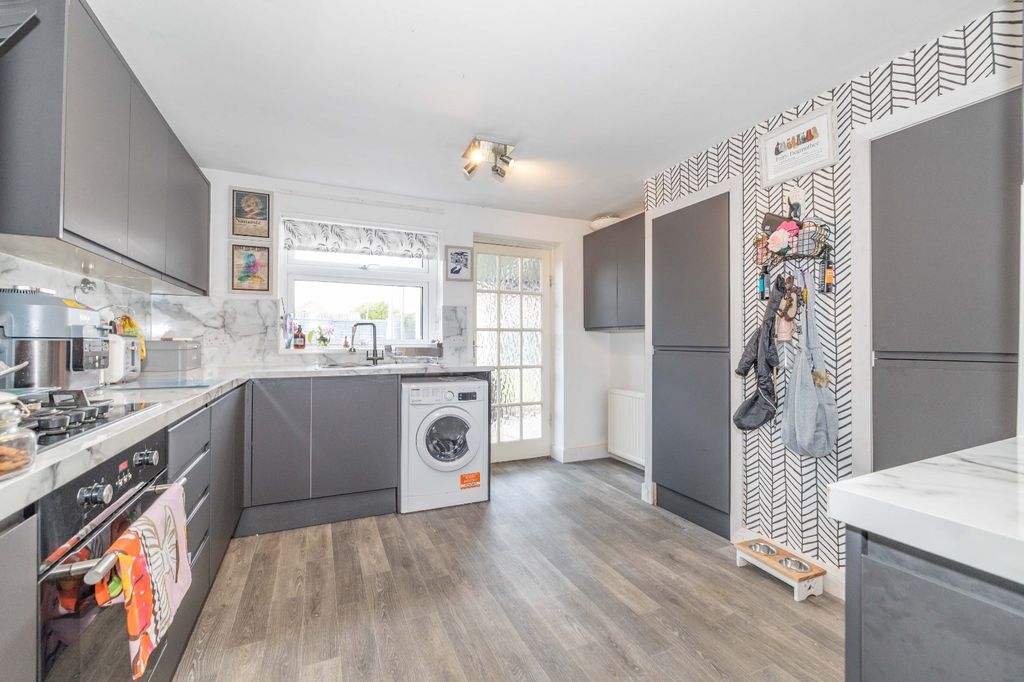 Property photo 3 of 13 Picture 3