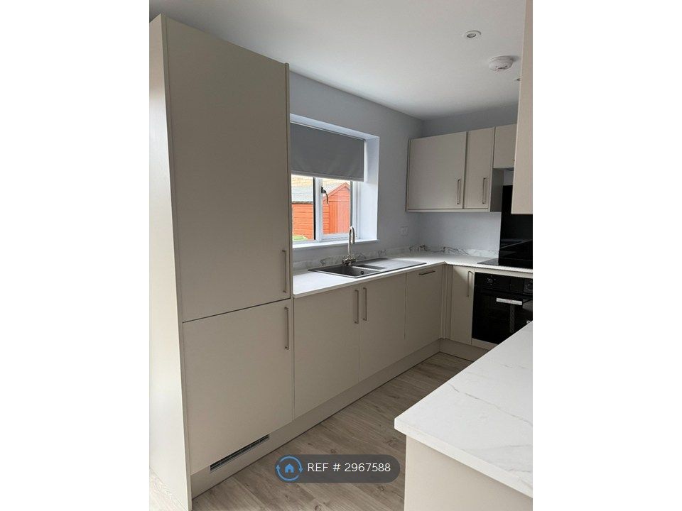 Property photo 2 of 33 Kitchen