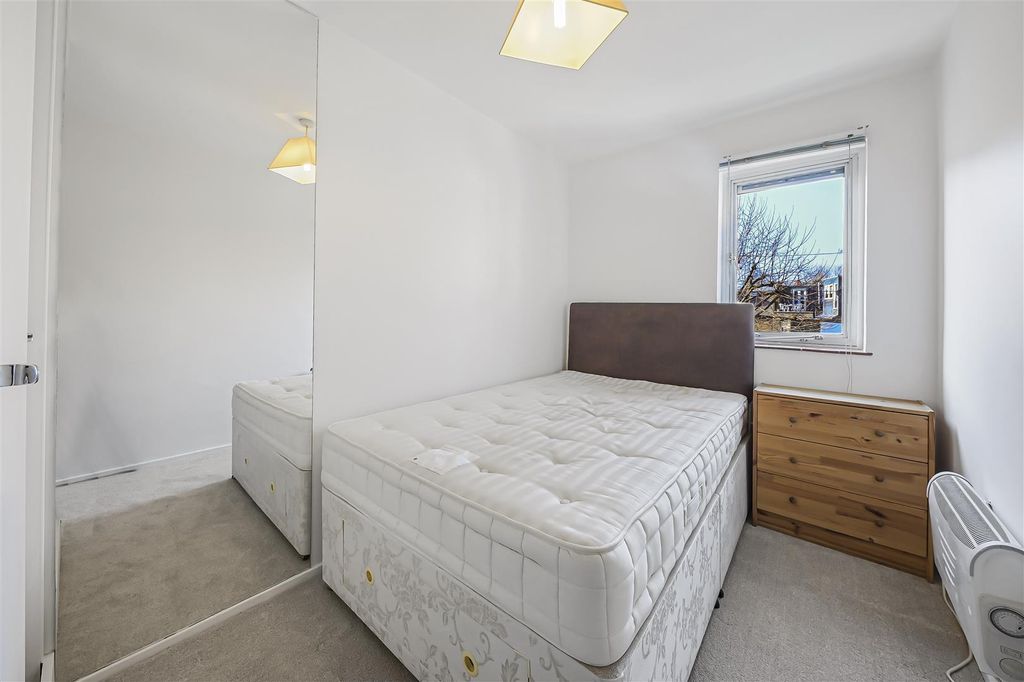 Property photo 3 of 6 Bedroom