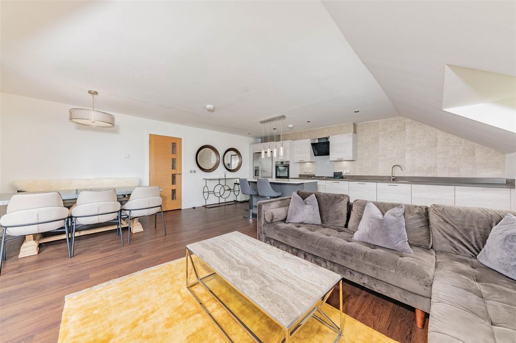 Property photo 2 of 25 Flat 18 Anton House Forthill Road Bf Edits-4.Jpg