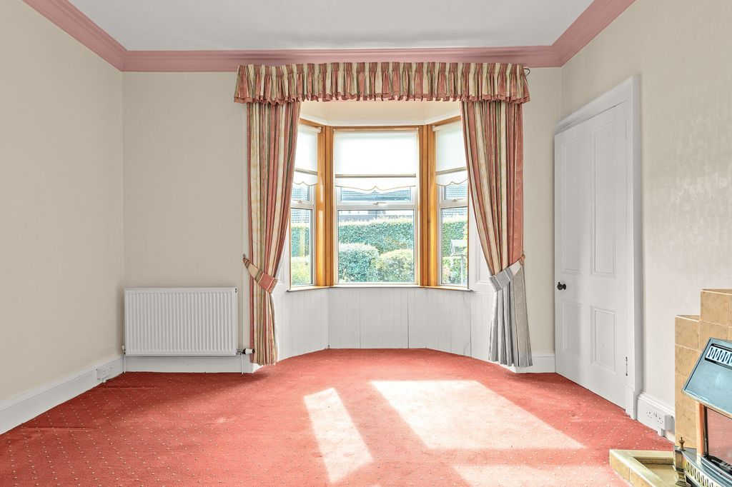 Property photo 2 of 27
