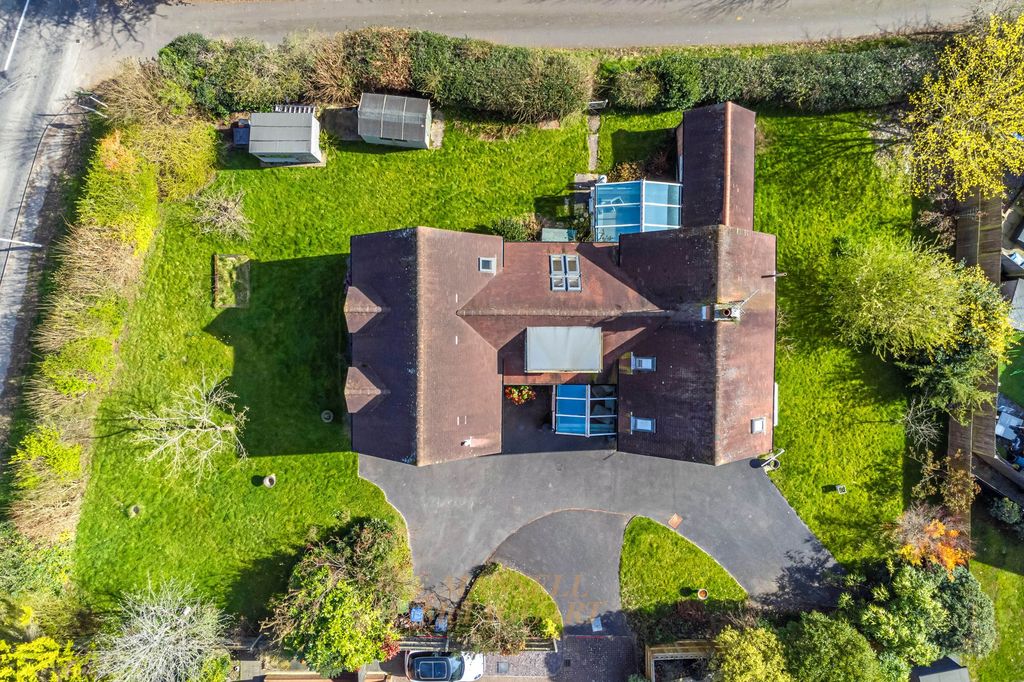 Property photo 2 of 28