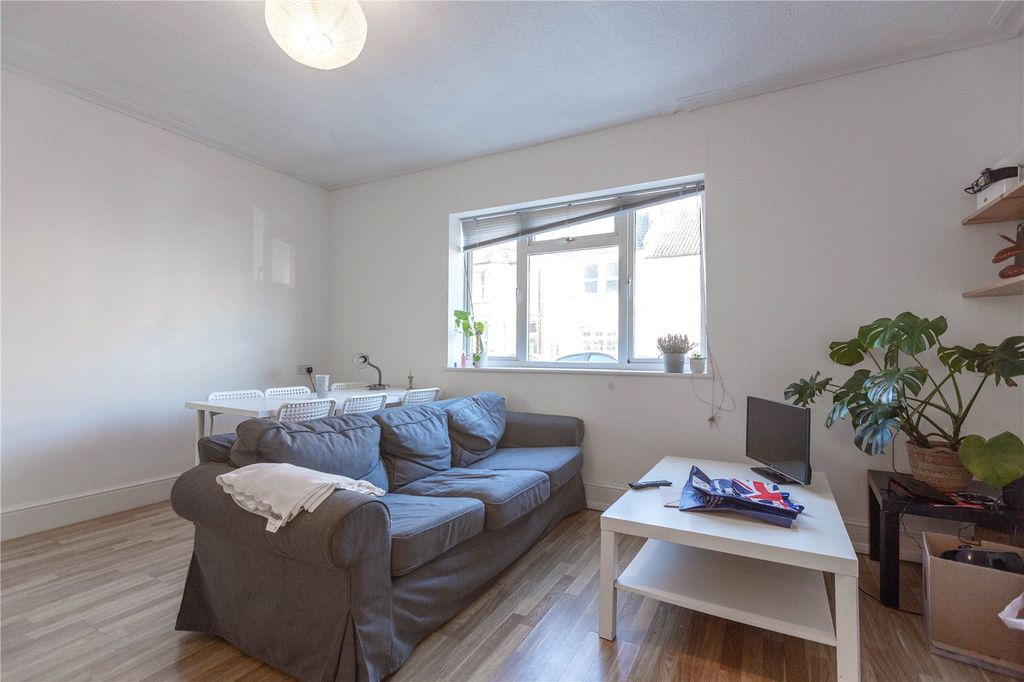 Property photo 1 of 12 Picture No. 24