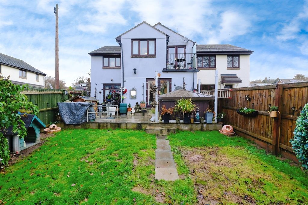 Property photo 2 of 13