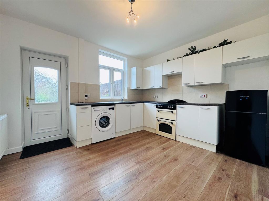 Property photo 2 of 11 Kitchen.Jpg