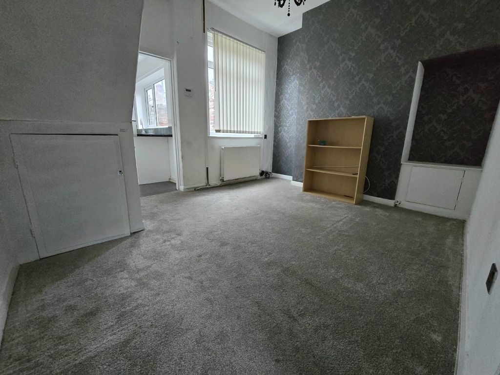 Property photo 3 of 9 Dining Room