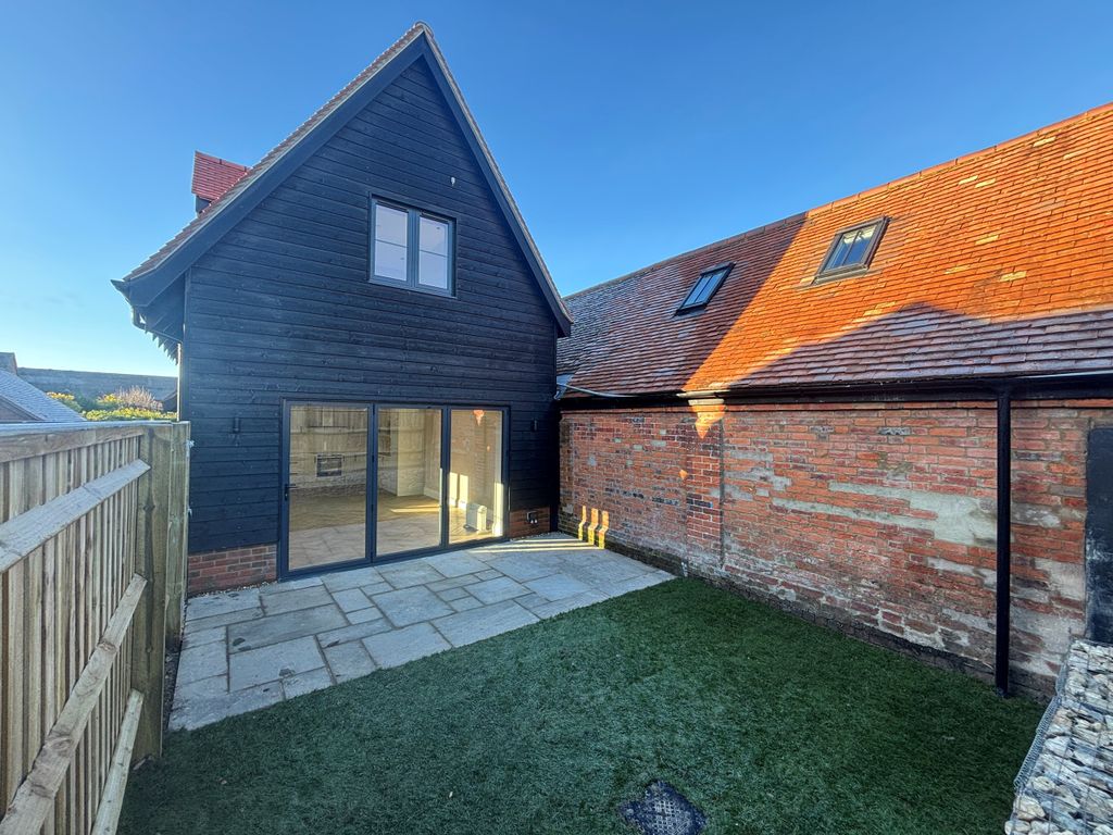 Property photo 3 of 14 Garden New