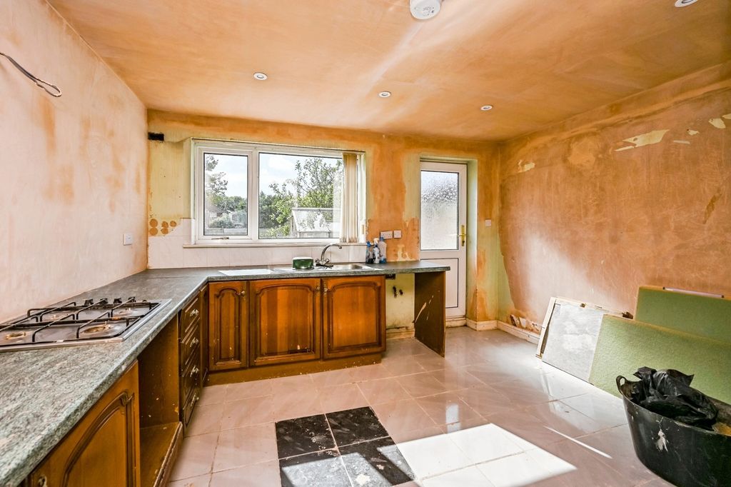 Property photo 3 of 17 Pbox-Img.Jpg