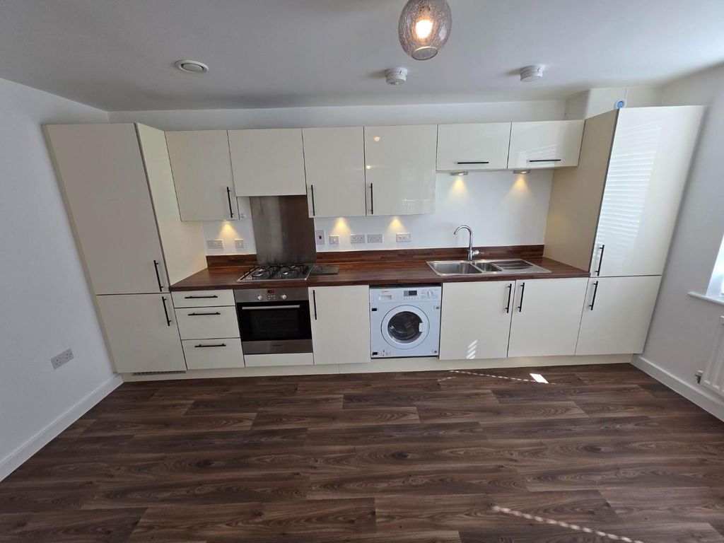 Property photo 2 of 8 Kitchen.Jpg