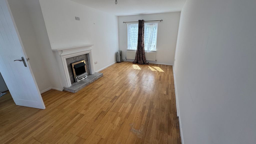 Property photo 3 of 9 Living Room