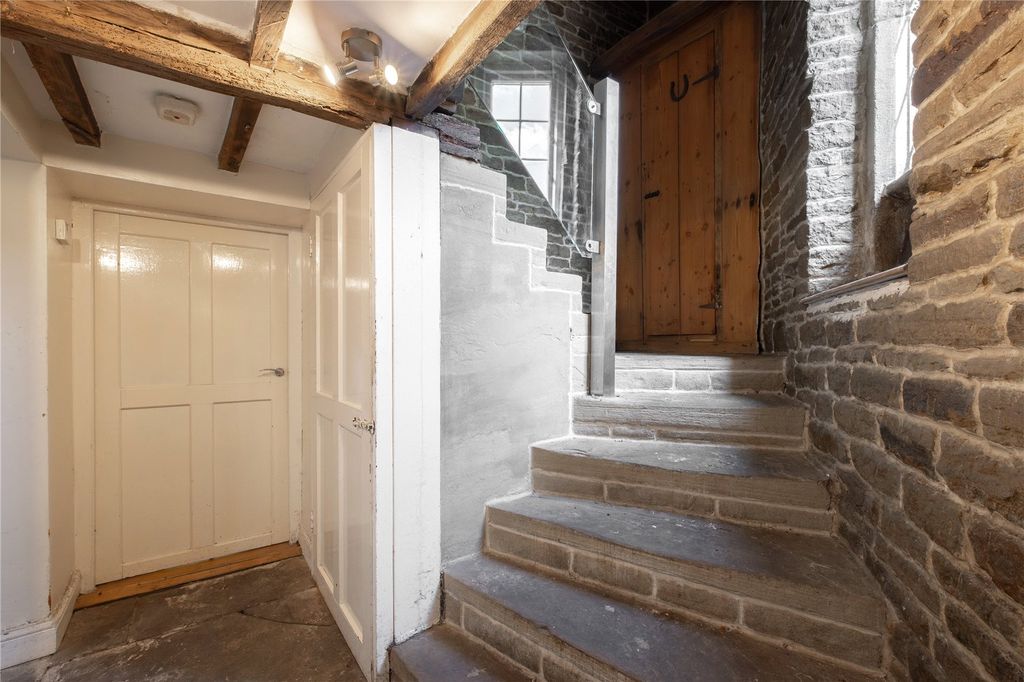 Property photo 2 of 20 Rear Entrance Hall
