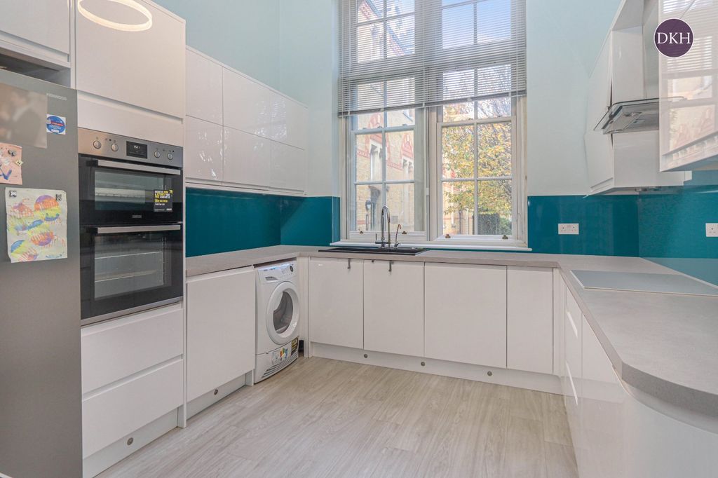 Property photo 2 of 9 Photo 02