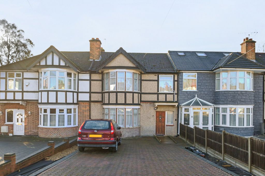 Property photo 1 of 8 Christchurch Avenue, Harrow, Middlesex Ha3