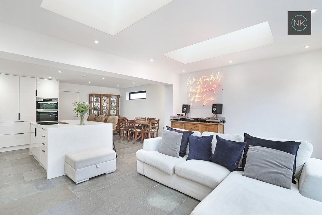 Property photo 2 of 27 4252747