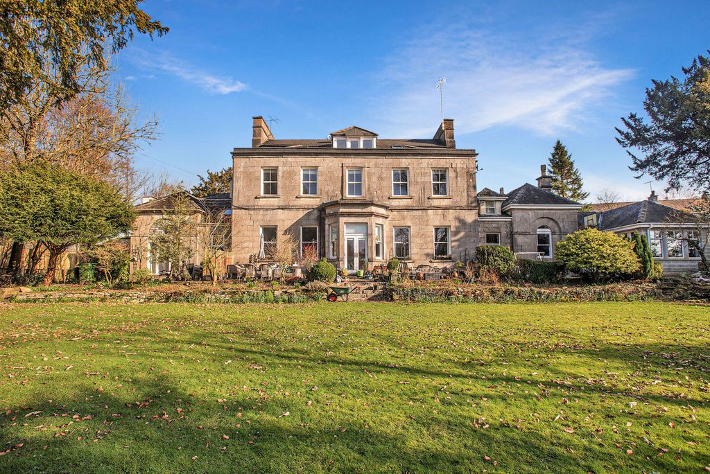 Property photo 1 of 31