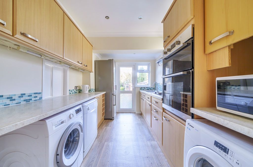 Property photo 3 of 19 Kitchen