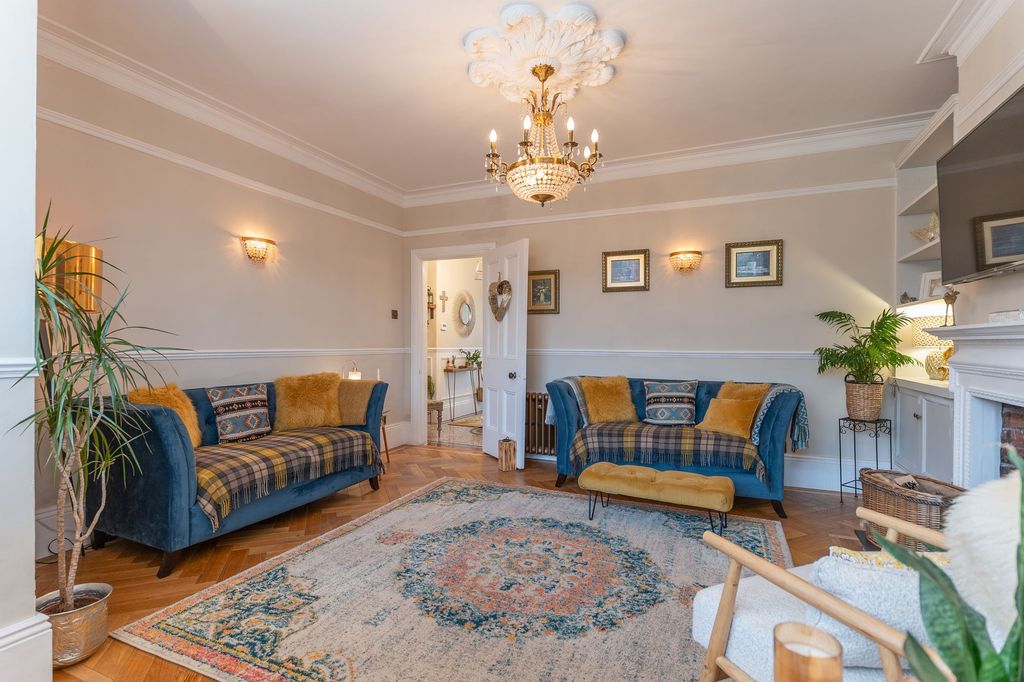 Property photo 3 of 49