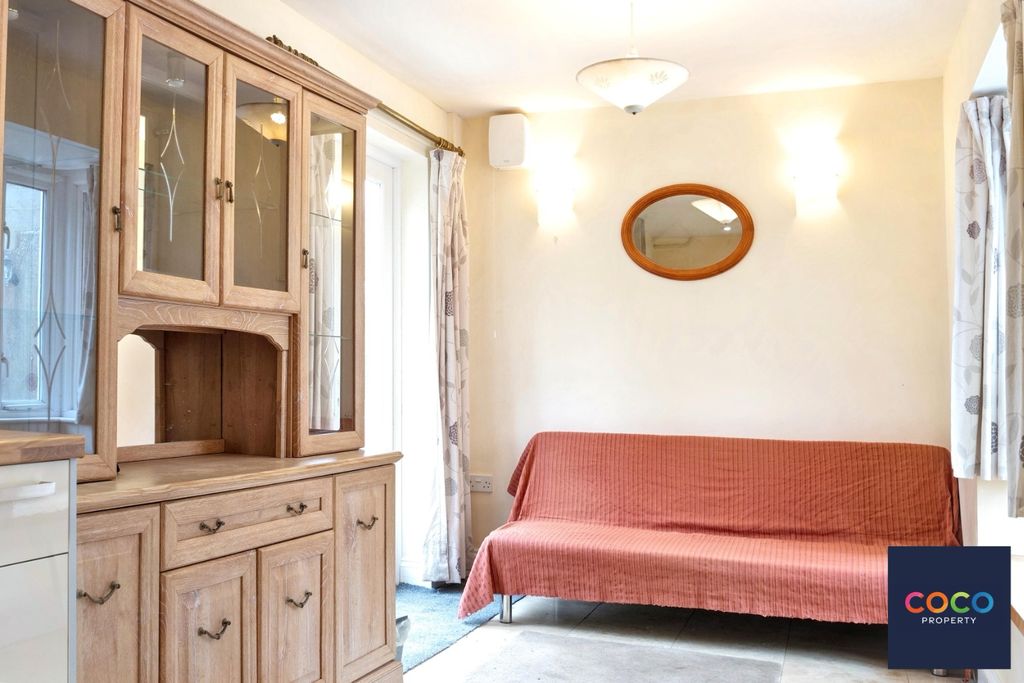 Property photo 3 of 11 5061094