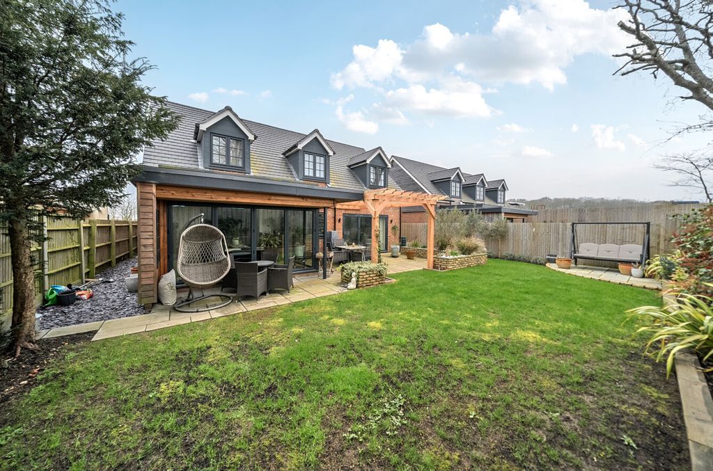 Property photo 1 of 16 1425276-20-69Af06...