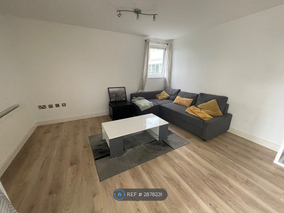 Property photo 3 of 11 Living Room