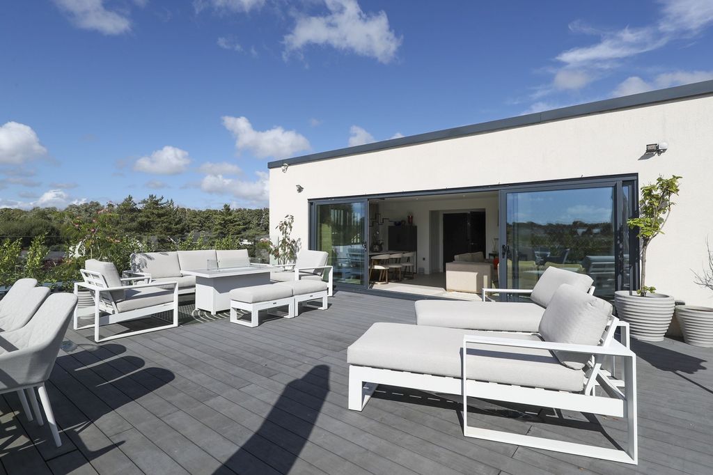 Property photo 2 of 26 P044375_02.Jpg