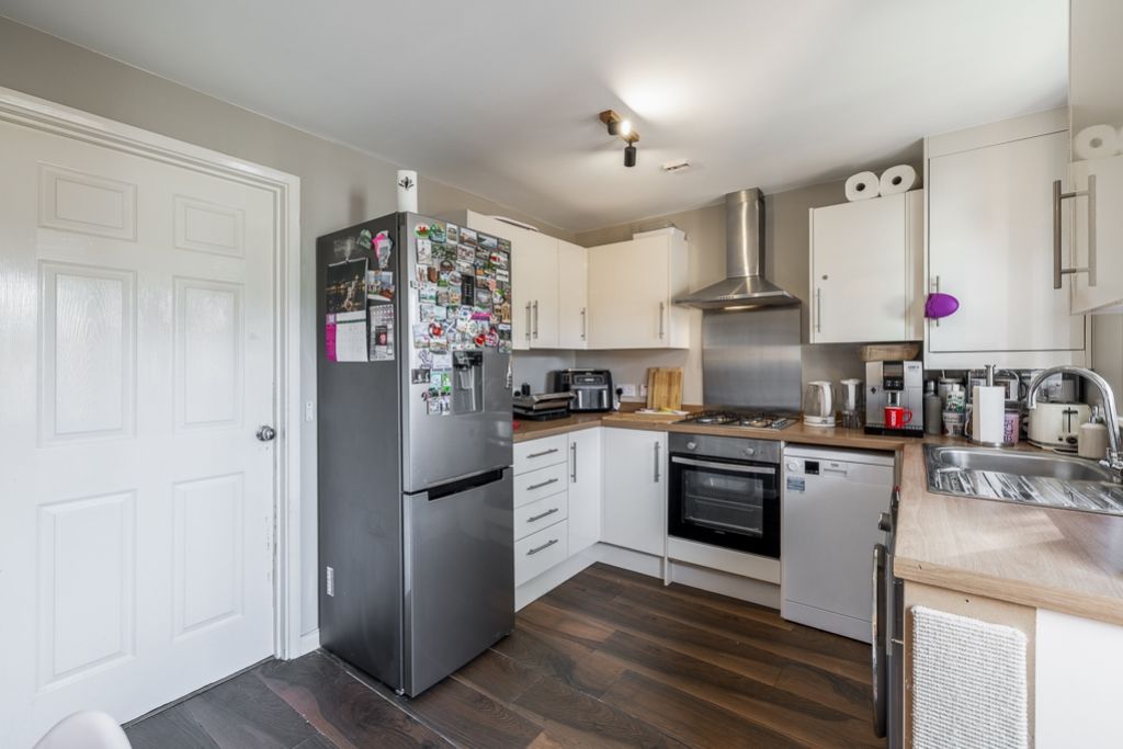Property photo 3 of 18 4 Picketts Way (Wyberton)-11