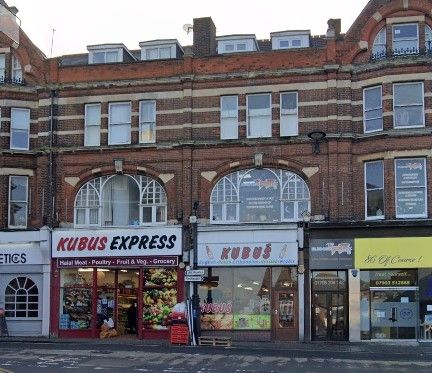 Property photo 2 of 11 E Manor m