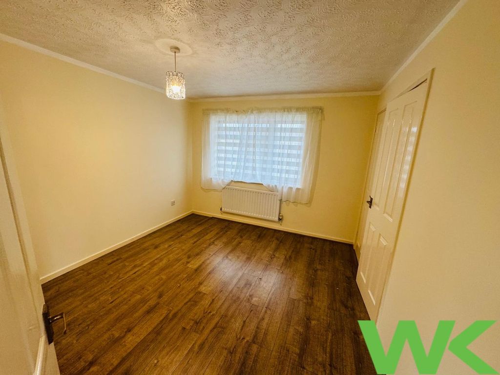 Property photo 3 of 6 Bedroom 1